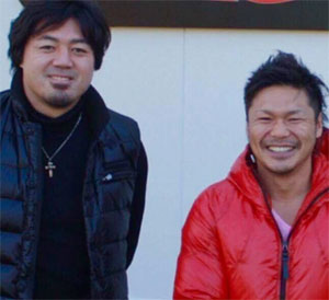 箕輪選手と伊藤手の写真